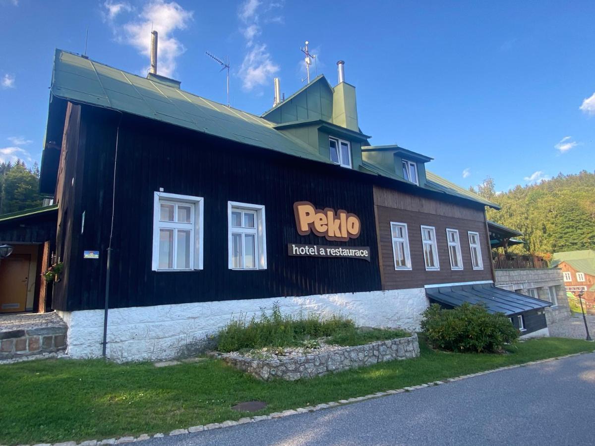 Hotel Peklo Pro Rodiny S Detmi Йозефув Дул Екстериор снимка