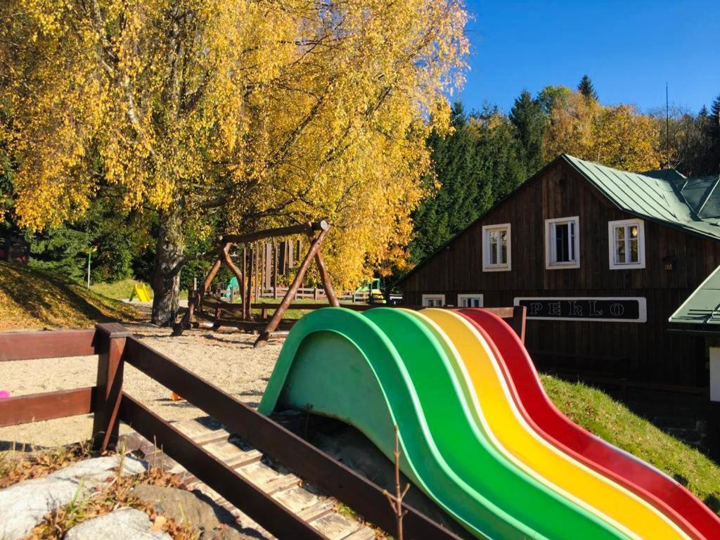 Hotel Peklo Pro Rodiny S Detmi Йозефув Дул Екстериор снимка